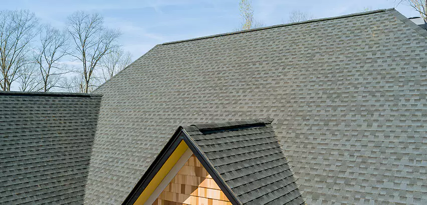 Replacing Vinyl Siding With Cedar Shingles in Northbrook